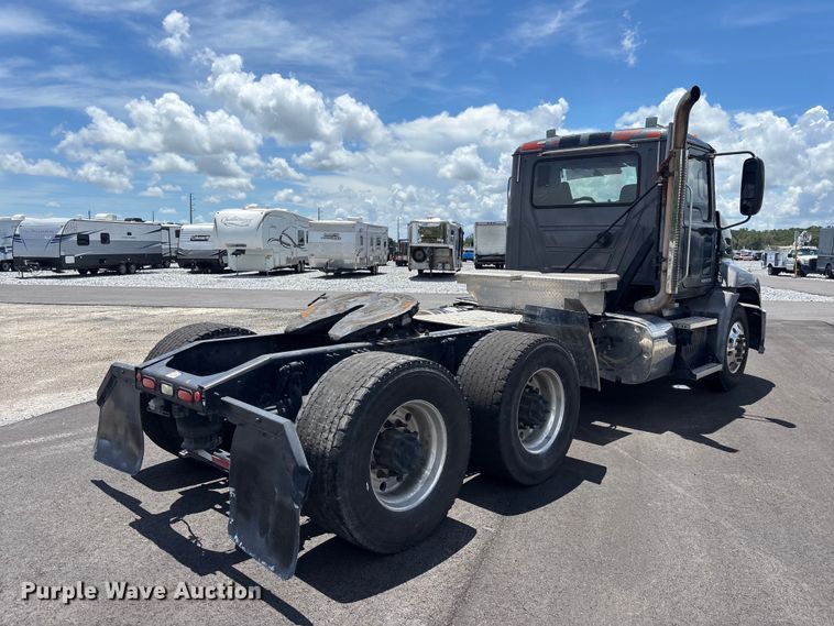 2017 Mack CXU613 Semi Truck - photo 5