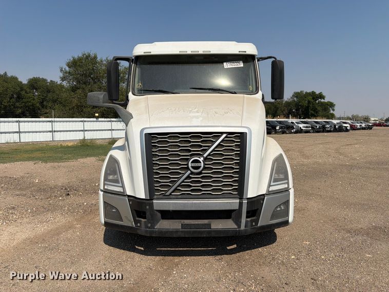 2019 Volvo VNL Semi Truck - photo 2