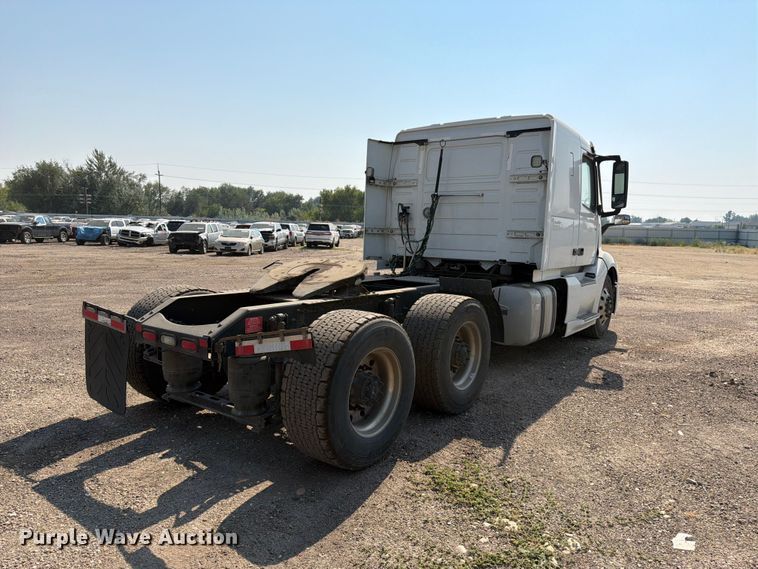 2019 Volvo VNL Semi Truck - photo 5
