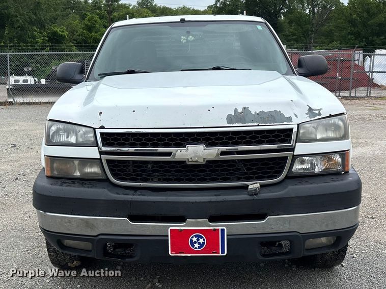 2007 Chevrolet Silverado 2500HD Crew Cab Pickup Truck - photo 2