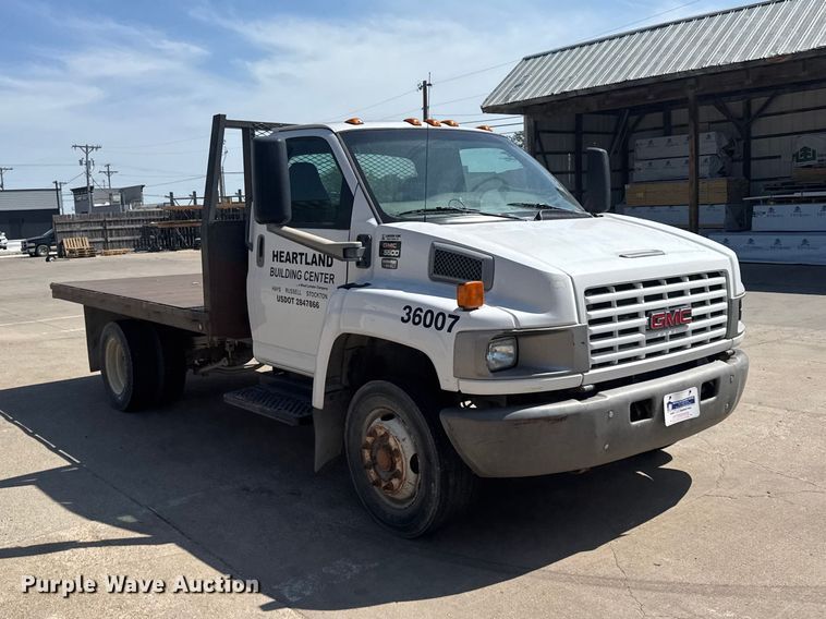 2006 GMC C5500 Flatbed Truck - photo 3