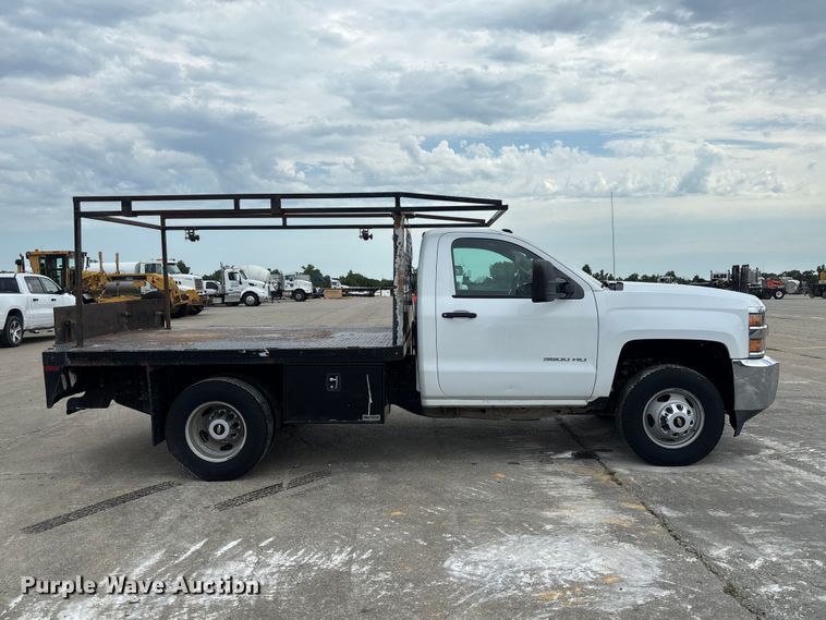 2017 Chevrolet Silverado 3500HD Flatbed Pickup Truck - photo 4