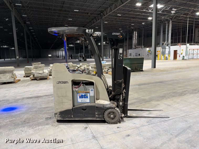 2019 Crown RC5545-40 Forklift - photo 4