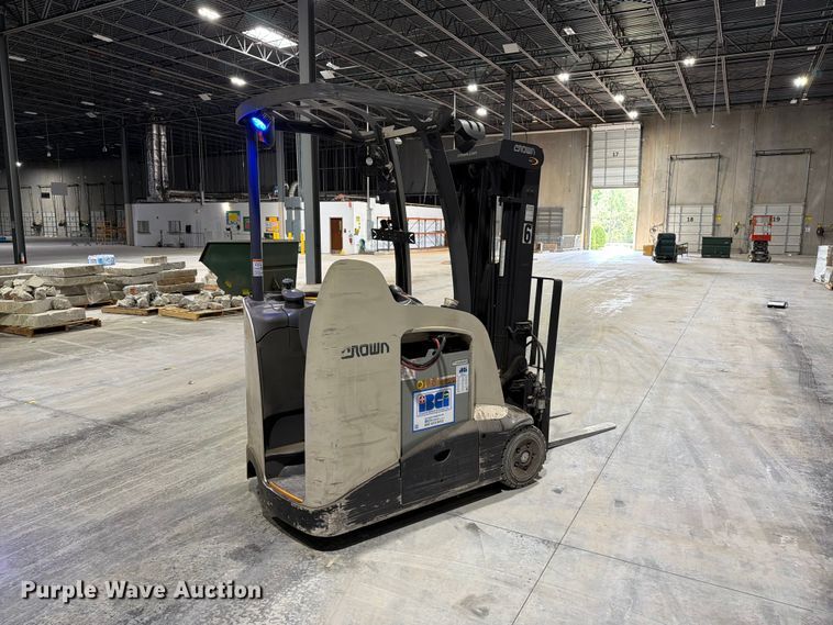 2019 Crown RC5545-40 Forklift - photo 5