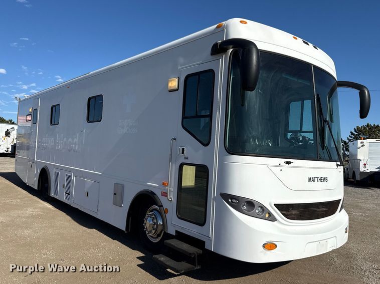 2014 Thomas Built MVP Blood Donation Bus - photo 3