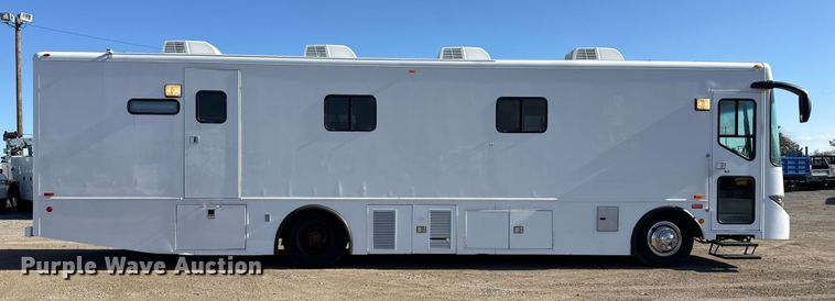 2014 Thomas Built MVP Blood Donation Bus - photo 4