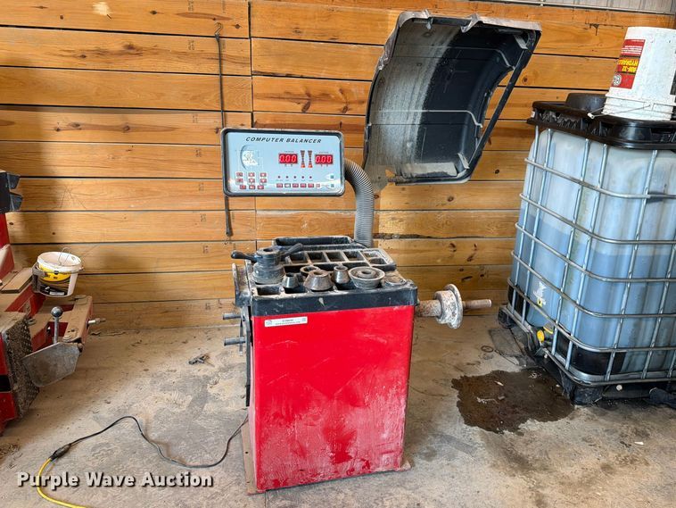 Tuxedo WB-953 Wheel Balancer - photo 2