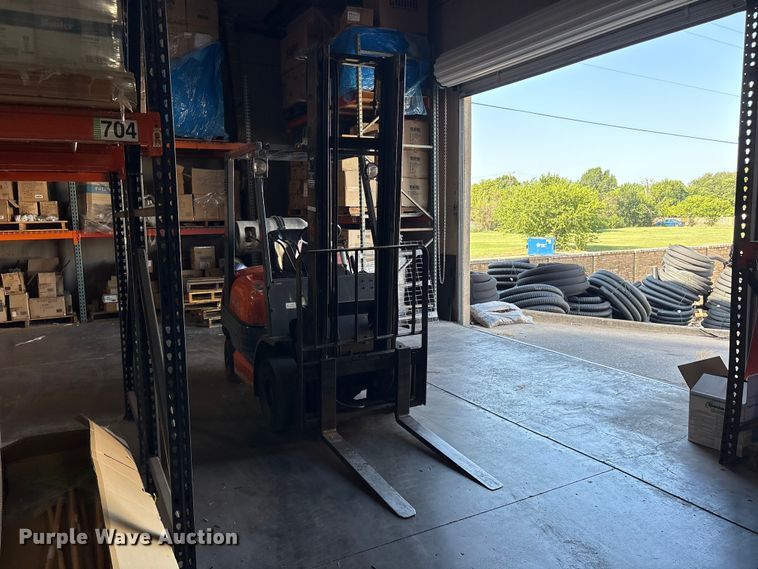 1997 Toyota 42-6FGU18 Forklift - photo 3