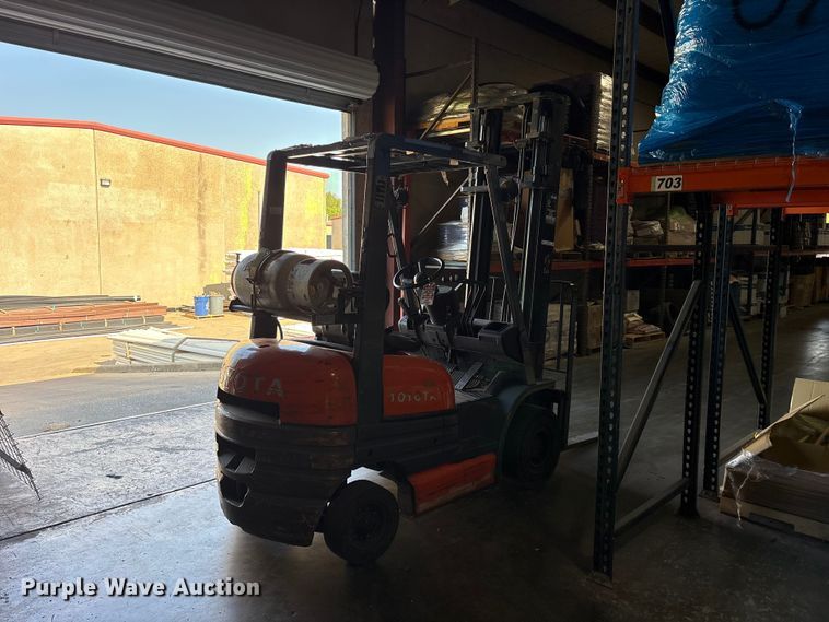 1997 Toyota 42-6FGU18 Forklift - photo 4