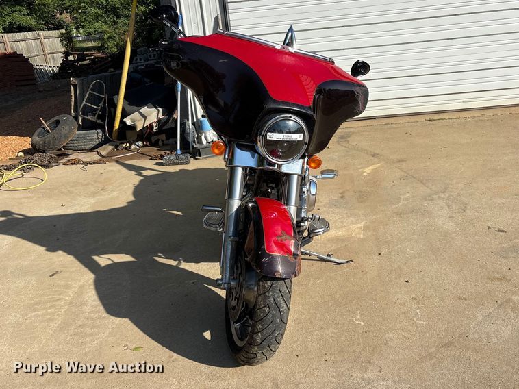 2010 Harley Davidson Street Glide Motorcycle - photo 2