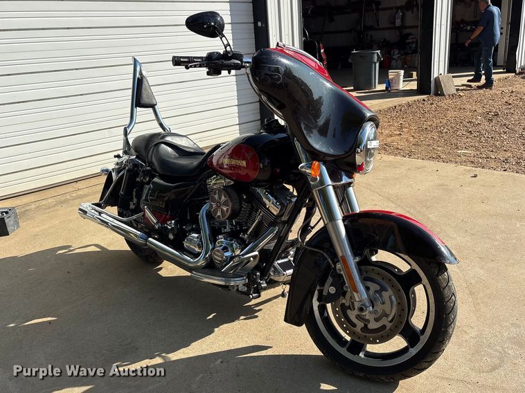 2010 Harley Davidson Street Glide Motorcycle - photo 3
