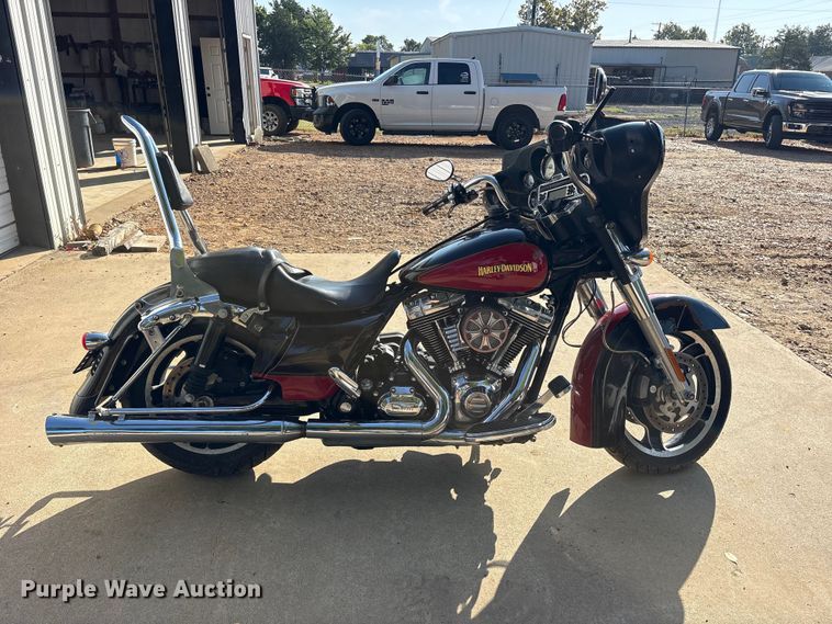 2010 Harley Davidson Street Glide Motorcycle - photo 4