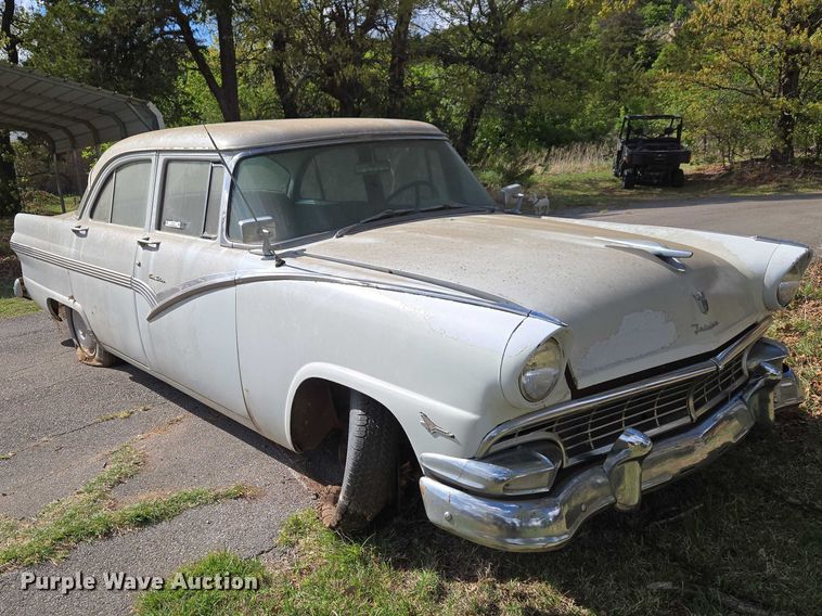 1956 Ford Fairlane Town Sedan - photo 3