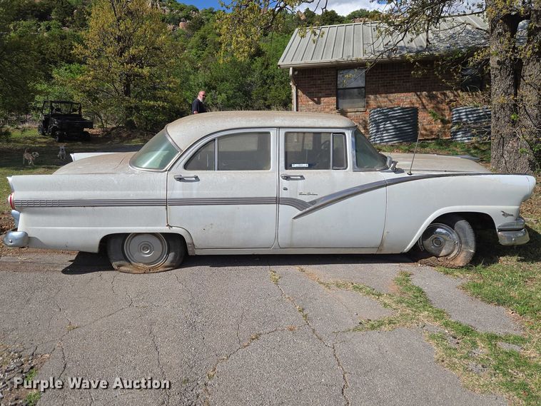 1956 Ford Fairlane Town Sedan - photo 4