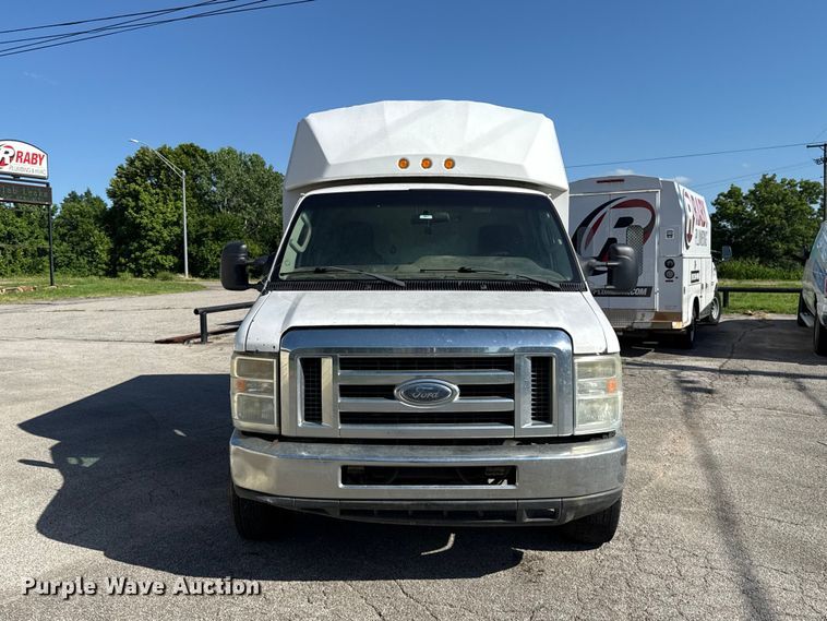 2011 Ford E350 Super Duty Utility Van - photo 2