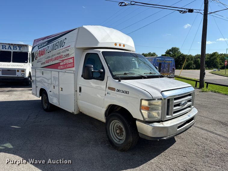 2011 Ford E350 Super Duty Utility Van - photo 3