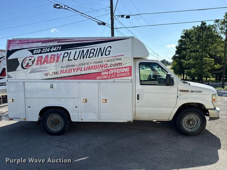 2011 Ford E350 Super Duty Utility Van - photo 4