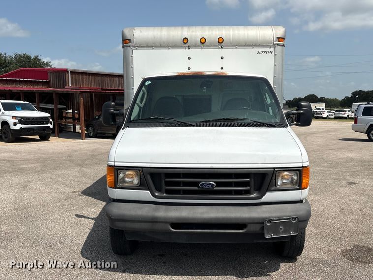 2004 Ford E350 Box Truck - photo 2