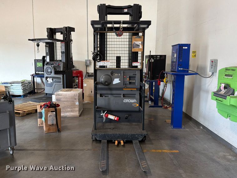 2019 Crown SP3520-30 Order Picker - photo 2
