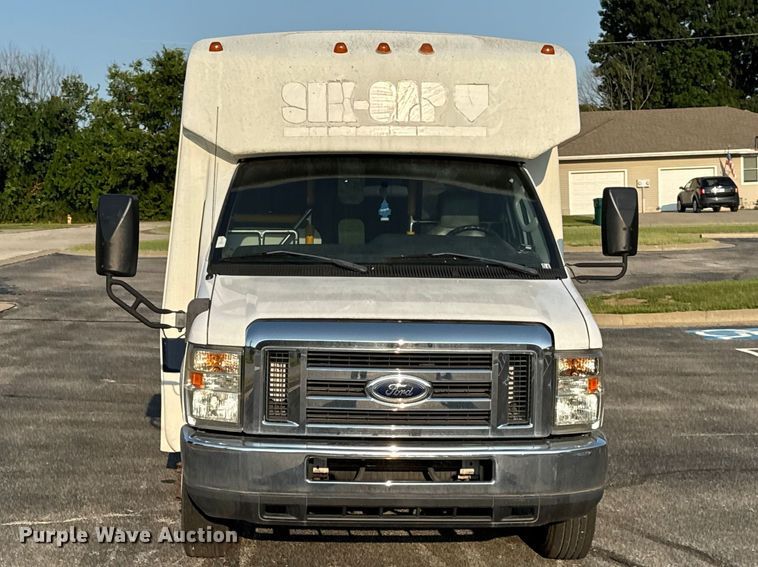 2011 Ford E350 Shuttle Bus - photo 2
