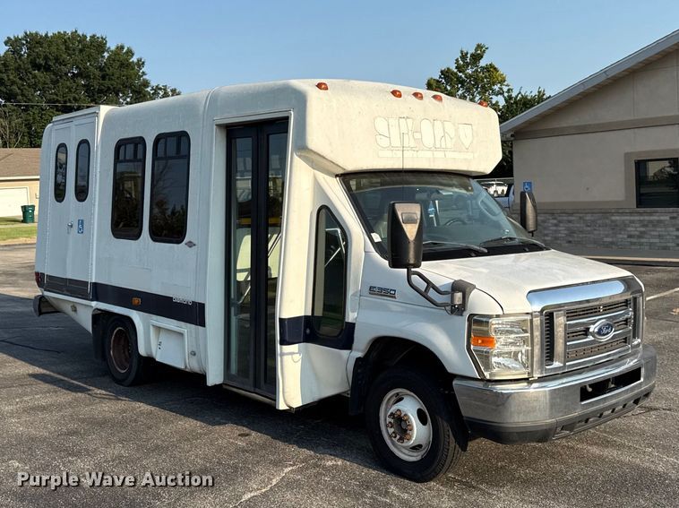 2011 Ford E350 Shuttle Bus - photo 3