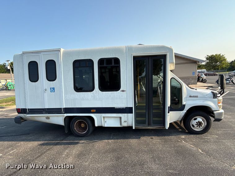 2011 Ford E350 Shuttle Bus - photo 4