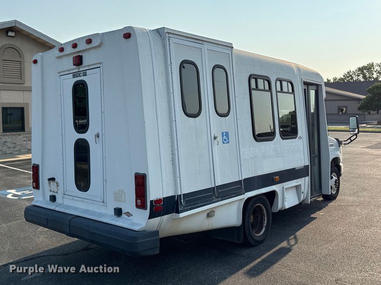 2011 Ford E350 Shuttle Bus - photo 5