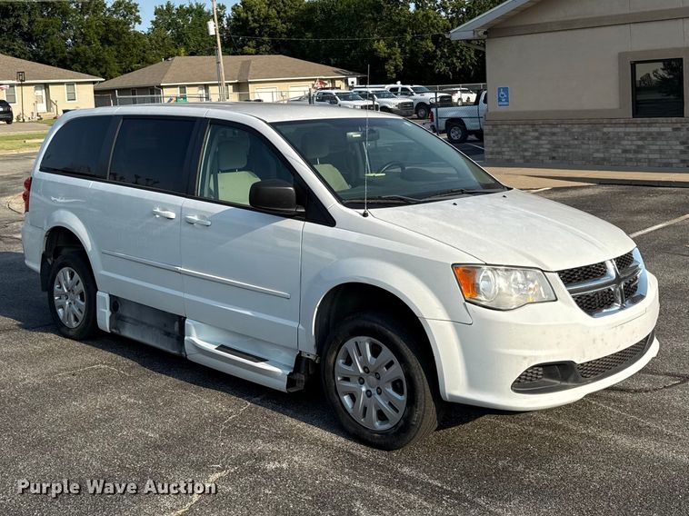 2015 Dodge Grand Caravan Handicap Accessible Van - photo 3