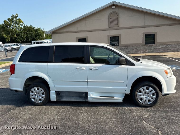 2015 Dodge Grand Caravan Handicap Accessible Van - photo 4