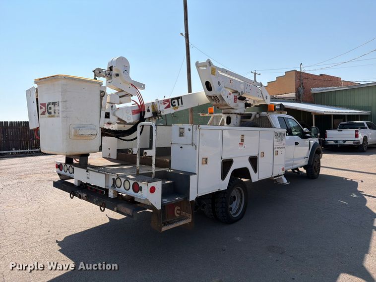 2017 Ford F-550 Bucket Truck - photo 5