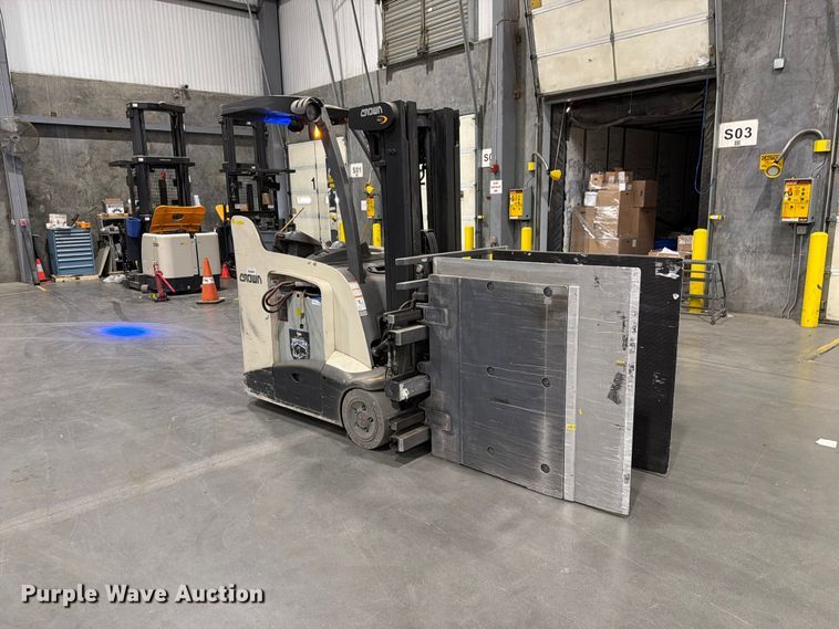 2018 Crown RC5545-40 Forklift - photo 3