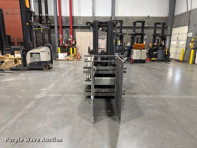 2018 Crown RC5545-40 Forklift - photo 2