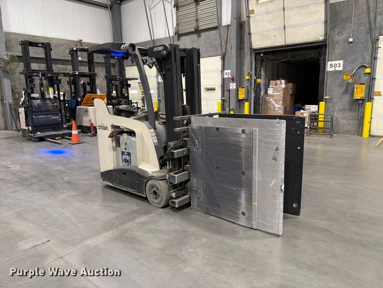 2018 Crown RC5545-40 Forklift - photo 3