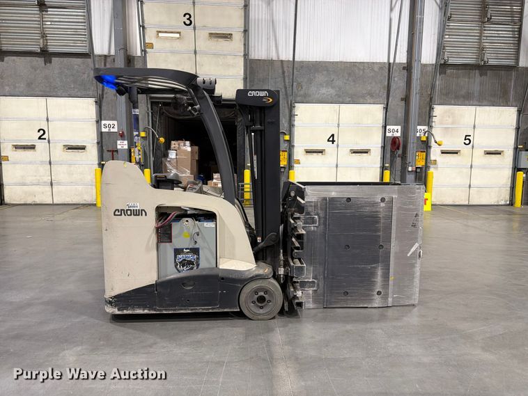 2018 Crown RC5545-40 Forklift - photo 4