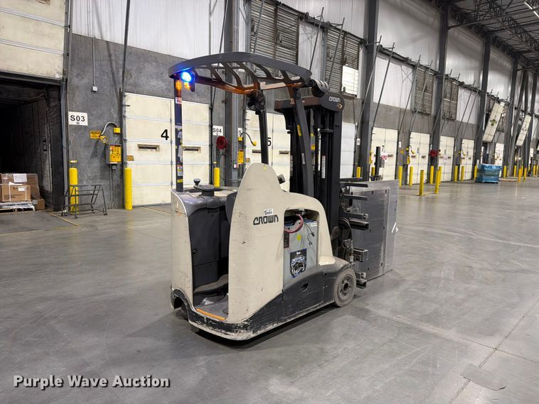 2018 Crown RC5545-40 Forklift - photo 5