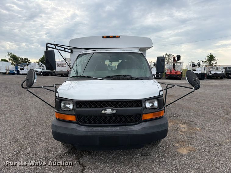 2005 Chevrolet Express 3500 Shuttle Bus - photo 2