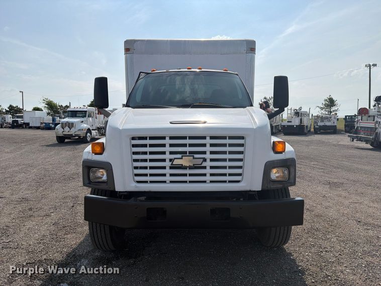 2007 Chevrolet C7000 Box Truck - photo 2