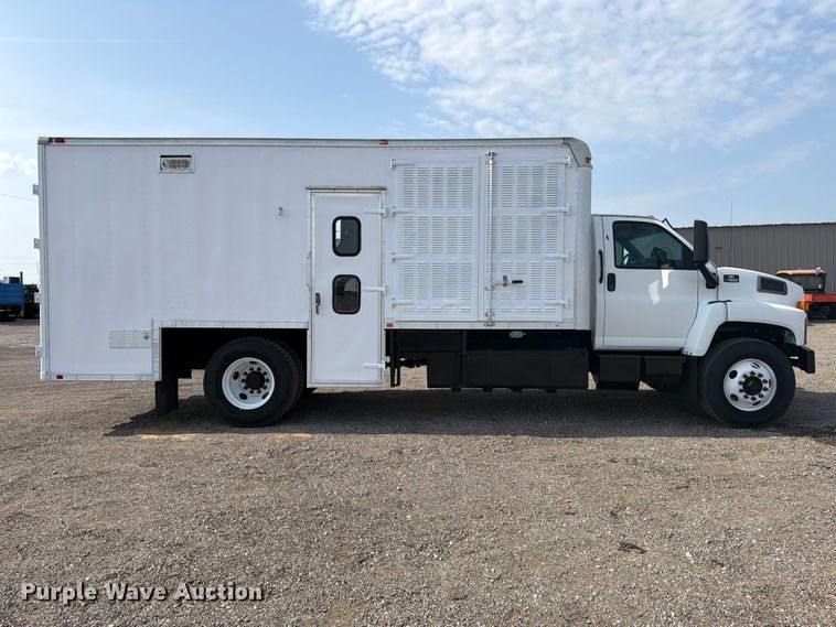 2007 Chevrolet C7000 Box Truck - photo 4