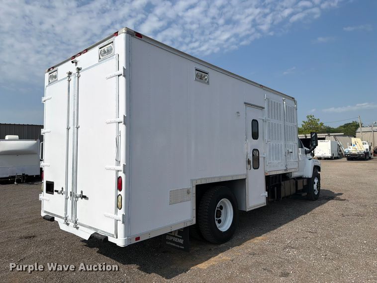 2007 Chevrolet C7000 Box Truck - photo 5