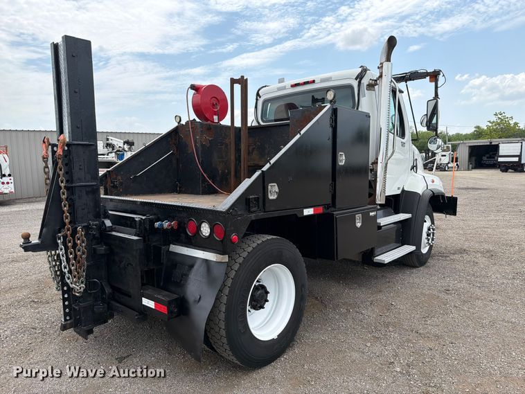 2015 Freightliner 114SD Toter Truck - photo 5