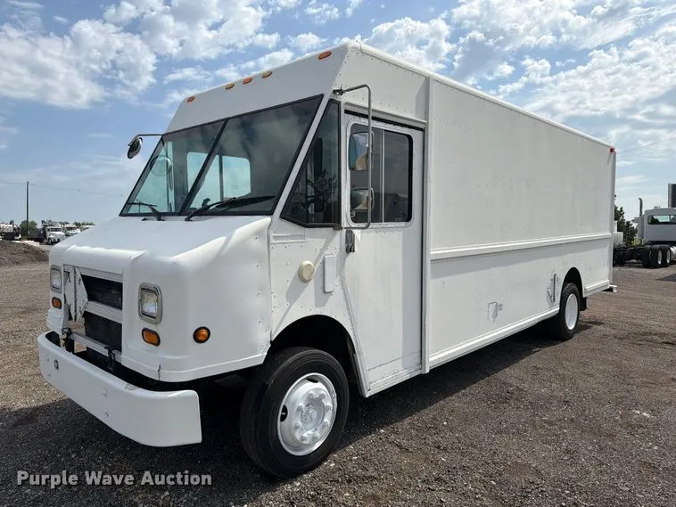 2001 Freightliner MT55 Delivery Truck