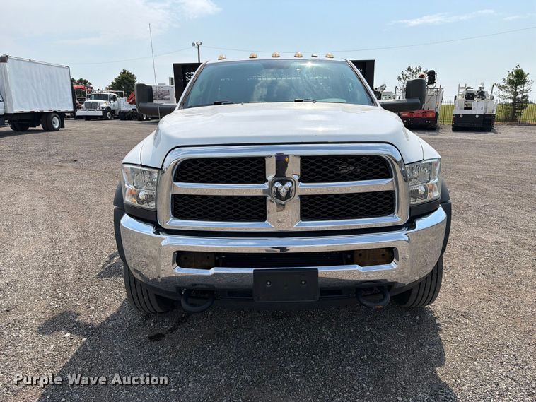 2018 RAM 5500 Flatbed Truck - photo 2