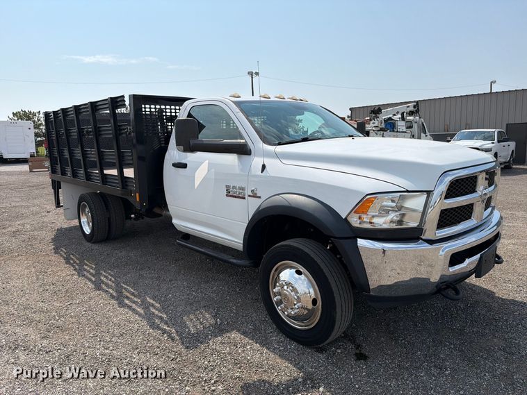 2018 RAM 5500 Flatbed Truck - photo 3