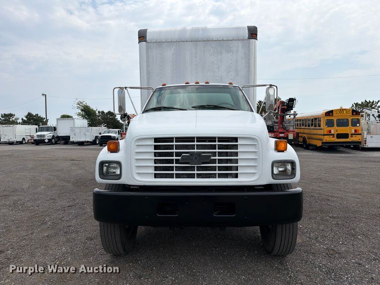 2002 Chevrolet C6500 Box Truck - photo 2