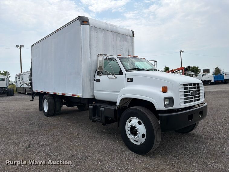 2002 Chevrolet C6500 Box Truck - photo 3