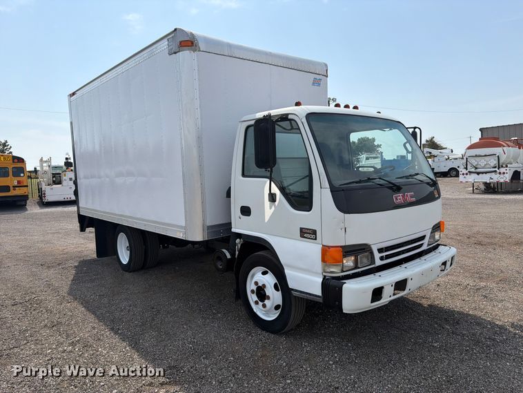2002 GMC W4500 Box Truck - photo 3