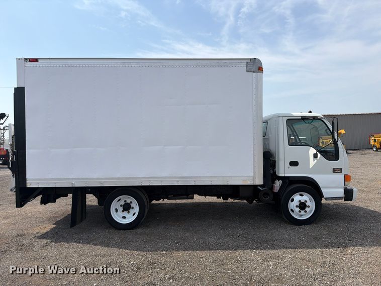 2002 GMC W4500 Box Truck - photo 4