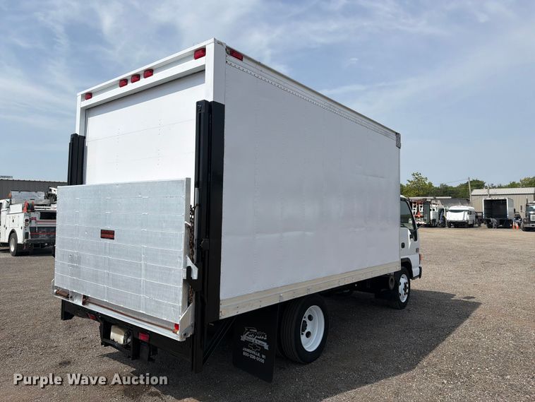 2002 GMC W4500 Box Truck - photo 5