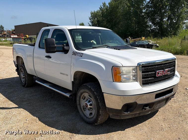 2011 GMC Sierra 2500HD Ext. Cab Pickup Truck - photo 3