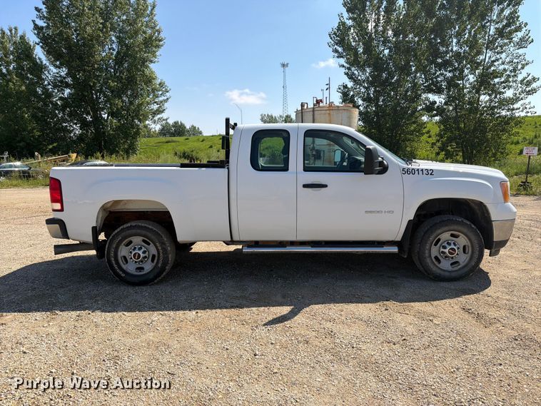 2011 GMC Sierra 2500HD Ext. Cab Pickup Truck - photo 4